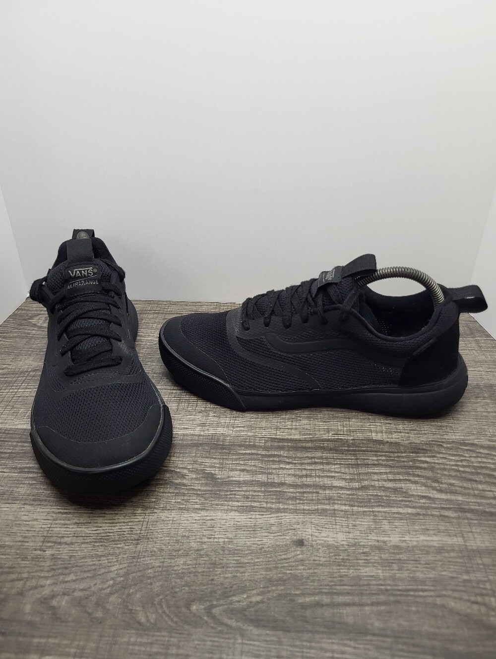 Vans UltraRange EXO Men's Size 8.5 Triple Black Skate Sneakers Casual Shoes